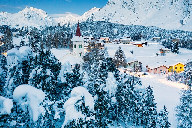Svizzera_Engadina_MalojaChiesaBianca_Ora