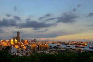 黃昏的高雄港
