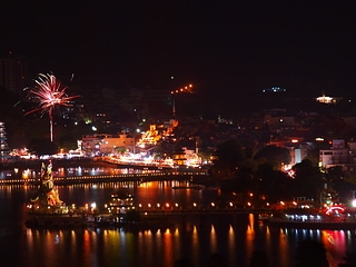 中秋夜蓮池潭煙火