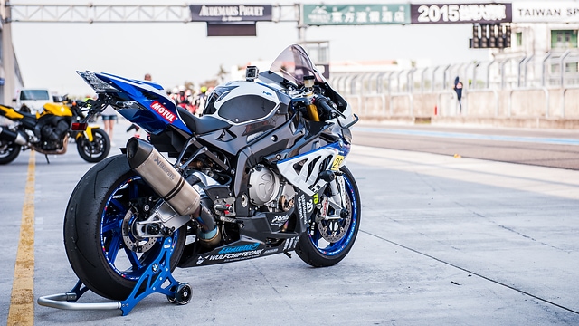 BMW HP4